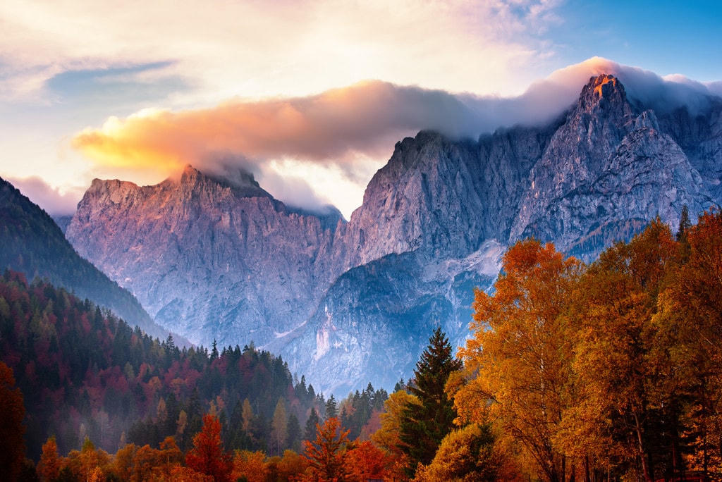 Sự hùng vĩ của đỉnh núi cao nhất châu Âu. Ảnh: CNN.