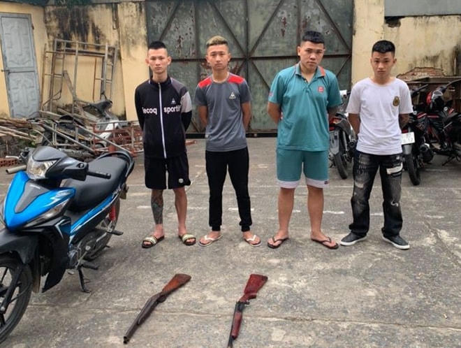 Nhóm thiếu niên dùng súng bắn “dằn mặt” người dân theo chỉ đạo của đàn anh “xã hội”.