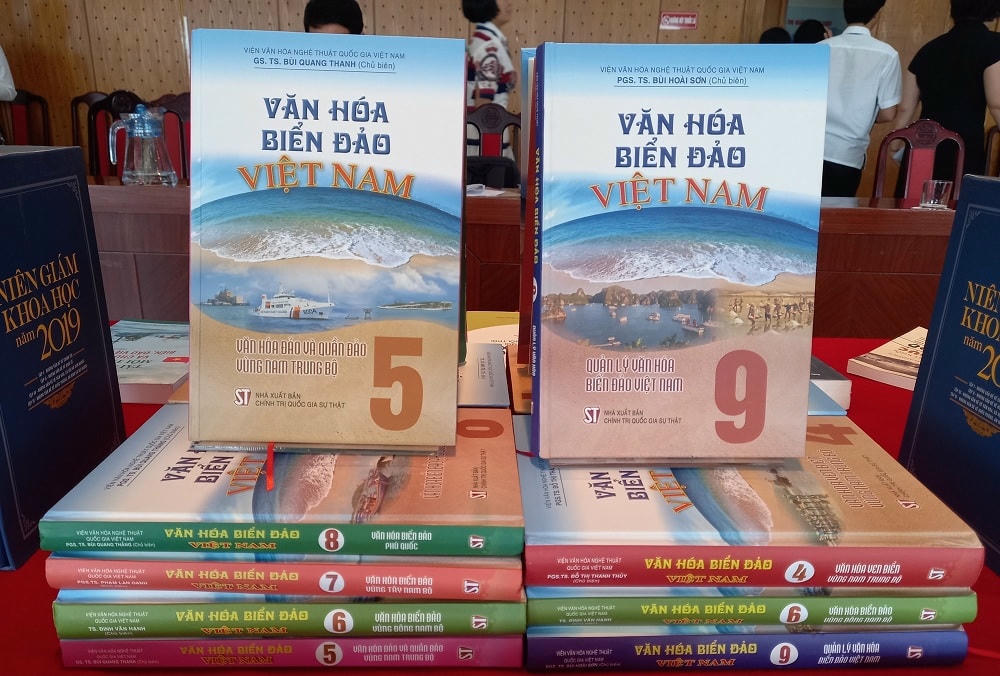 Bộ sách “Văn hóa biển đảo Việt Nam”.