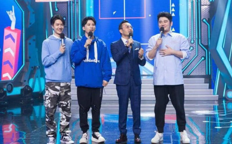 Ngày 19/10, QQ đưa tin Vương Nhất Bác và Đại Trương Vỹ không xuất hiện trong chương trình Day day up (Thiên thiên hướng thượng).