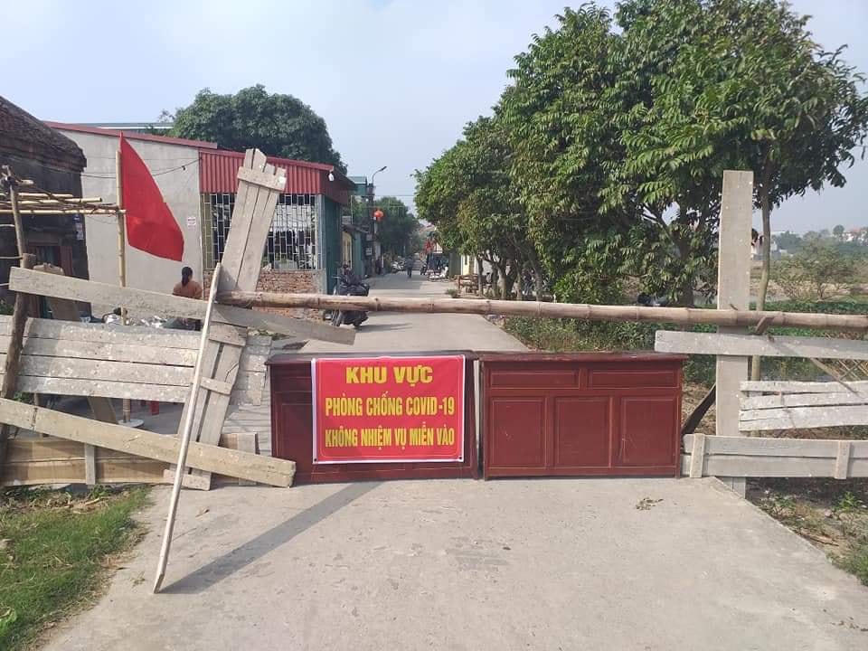 Việc khoanh vùng, truy vết, lấy mẫu xét nghiệm tại khu dân cư có nguy cơ cao được nhanh chóng triển khai.