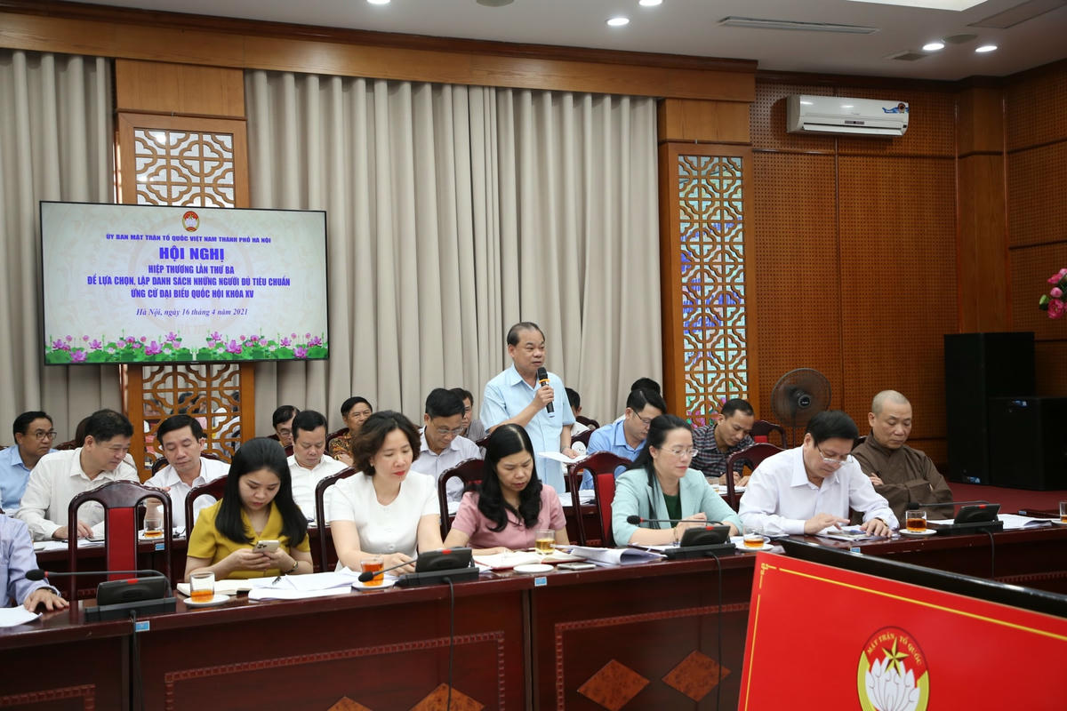 Các đại biểu phát biểu tại hội nghị.