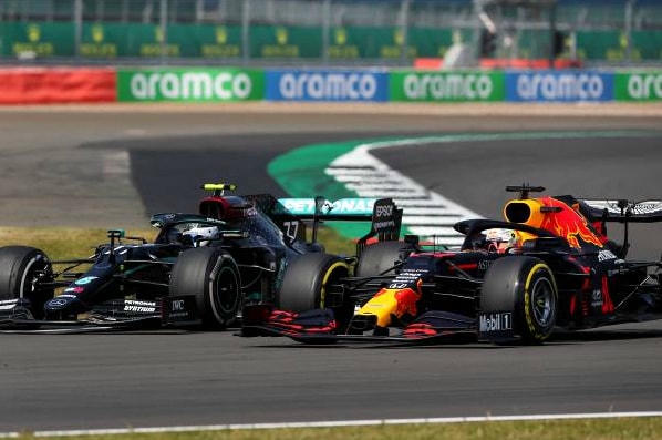 Màn so kè nghẹt thở giữa Max Verstappen và Valtteri Bottas