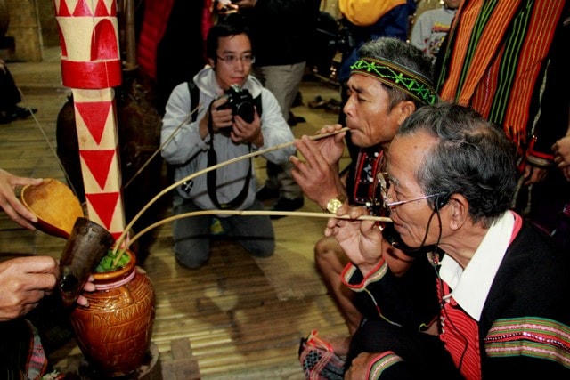 Rượu cần được xem là một trong những thức uống tạo nên nét đặc trưng riêng.