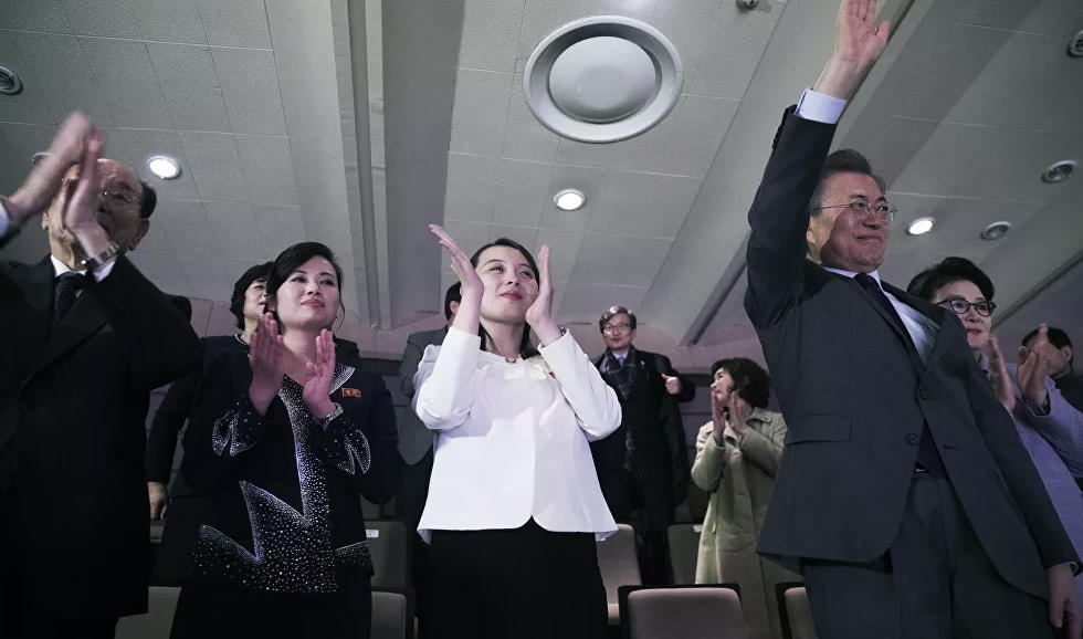 Kim Yo-jong có mặt cùng Tổng thống Hàn Quốc Moon Jae-in và Nguyên thủ quốc gia trên danh nghĩa của Triều Tiên Kim Yong-nam tại Nhà hát Quốc gia, Seoul, Hàn Quốc, năm 2018.