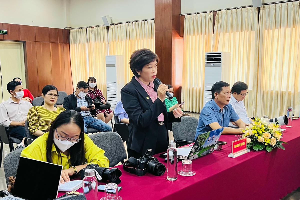 Đại diện cơ quan thông tấn báo chí trao đổi với Nhạc sỹ Nguyễn Cường về mục đích ý nghĩa  đêm nhạc Nguyễn Cường “Đến với cao nguyên” và biểu diễn ca kịch “Khát vọng Dam Săn” đến với công chúng.