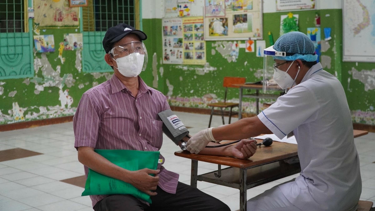 TP HCM đẩy mạnh tiêm vaccine Covid-19 cho người dân.