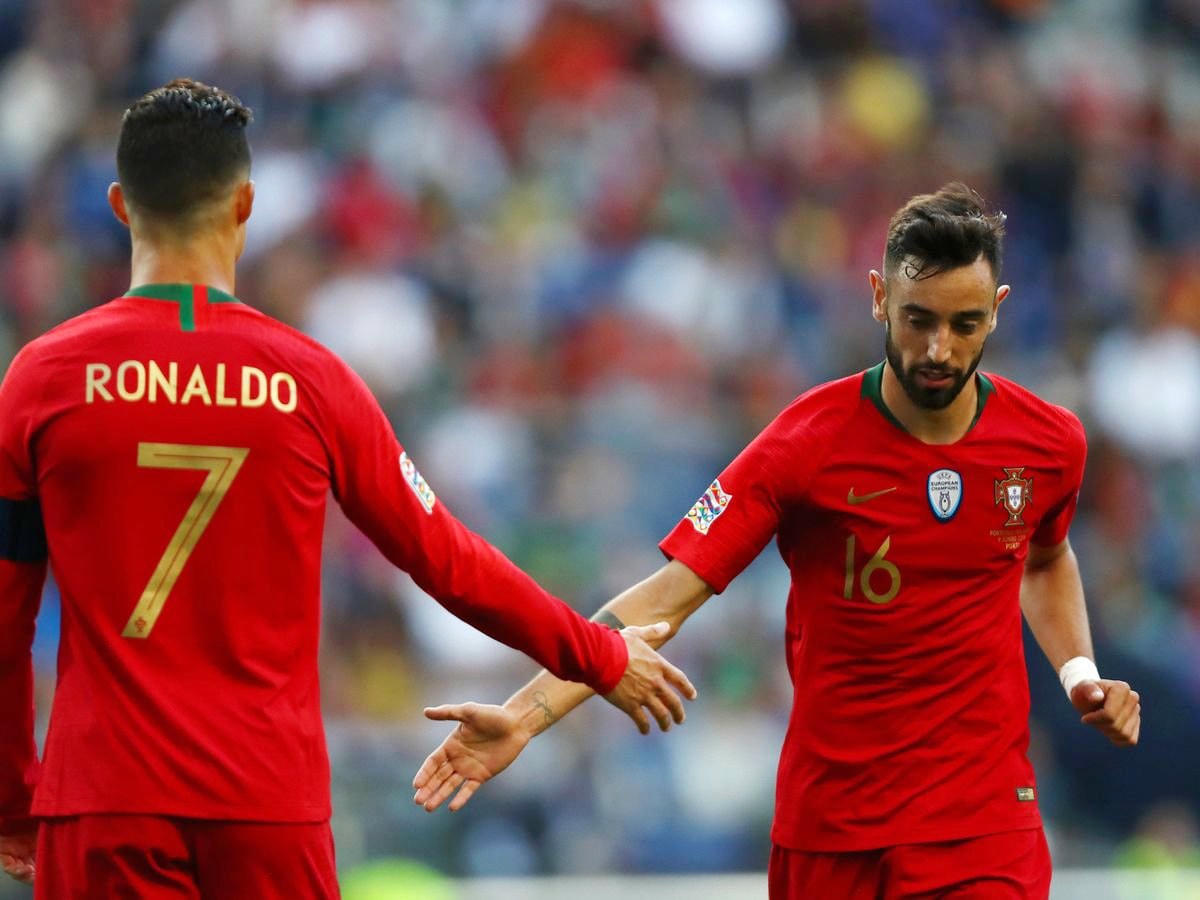 Bruno Fernandes mờ nhạt khi phải phục vụ cho Ronaldo ở tuyển quốc gia.