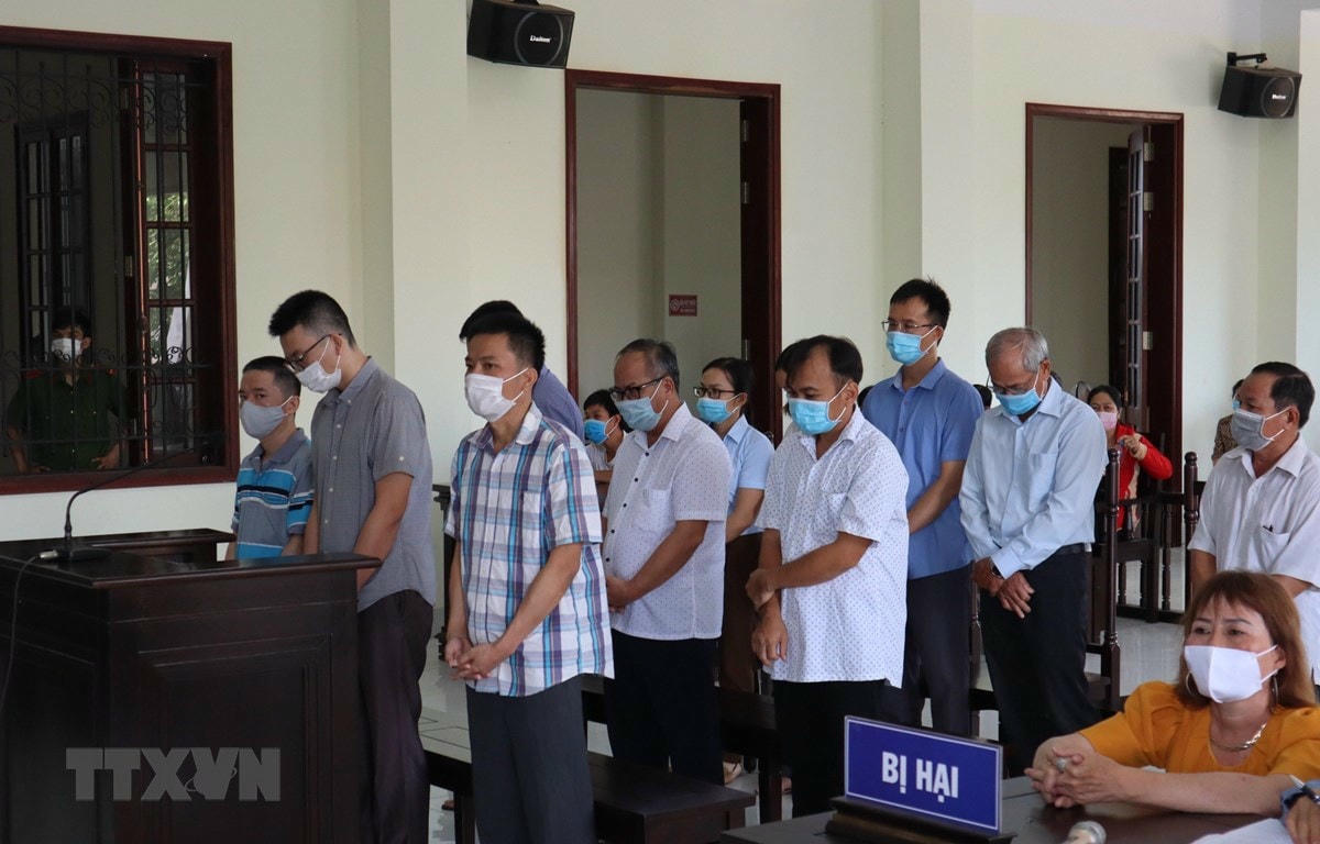 'Cấp trùng' 8 sổ đỏ, nhiều cán bộ tại huyện Bù Gia Mập lĩnh án tù - Ảnh 1