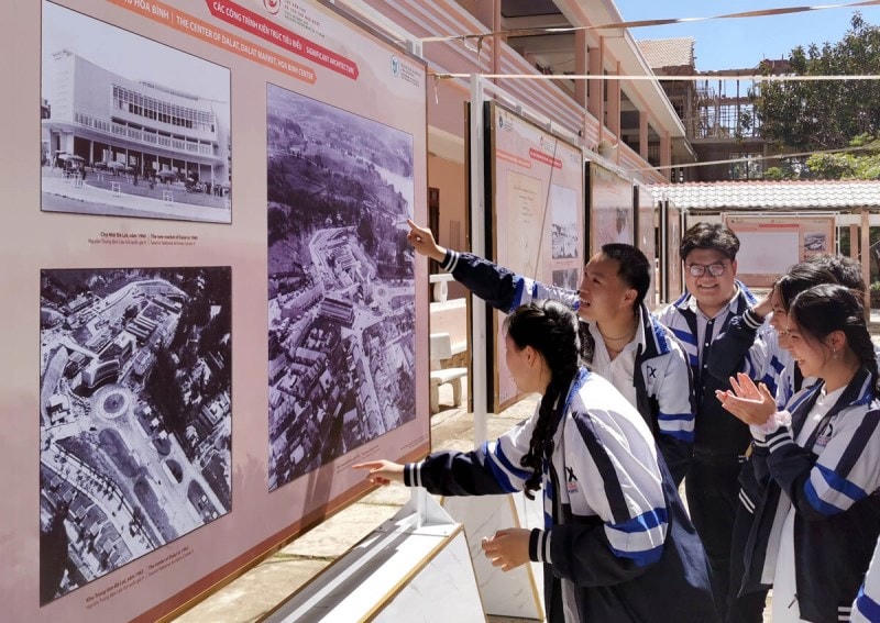 Học sinh hào hứng với các hoạt động “Di sản với học đường”.