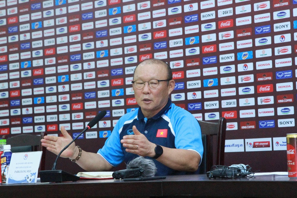HLV Park Hang Seo trong buổi họp báo. Ảnh: Nguyễn Quân.