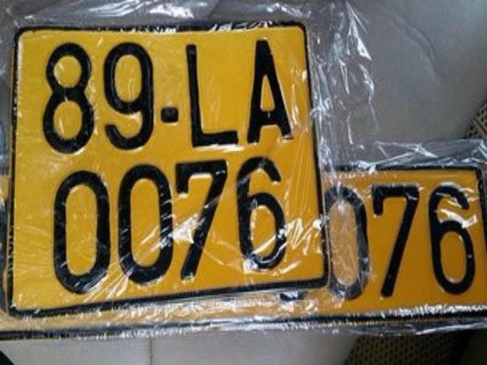 Từ ngày 1/8 tới đây, ô tô kinh doanh vận tải sẽ sử dụng BKS màu vàng, thay vì màu trắng như hiện nay.