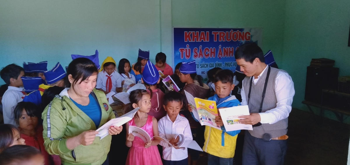 Khai trương Tur sách Ánh Sáng tại nhà chị Võ Thị Mỹ Diệu