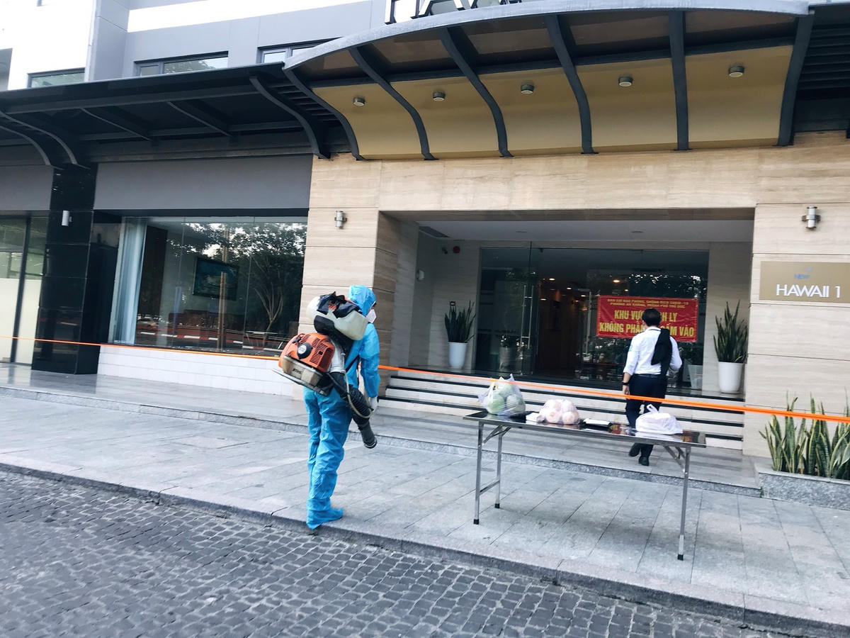 TP HCM nhanh chóng khử khuẩn sau khi khoanh vùng cách ly.