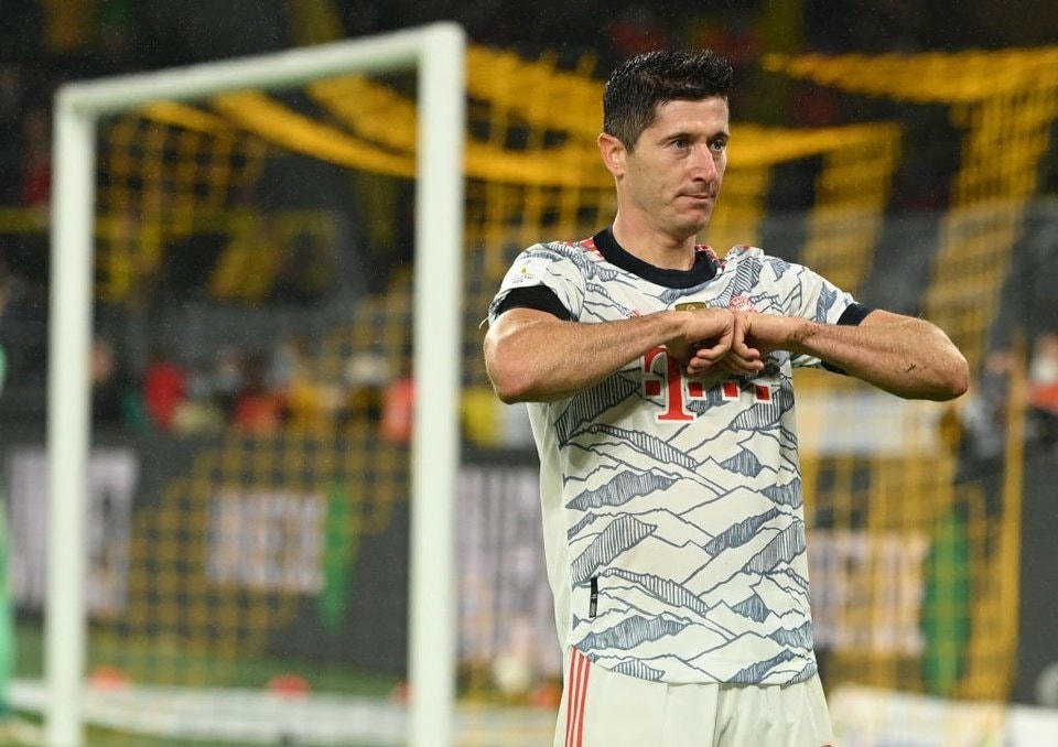 Lewandowski tỏa sáng rực rỡ với một cú đúp.