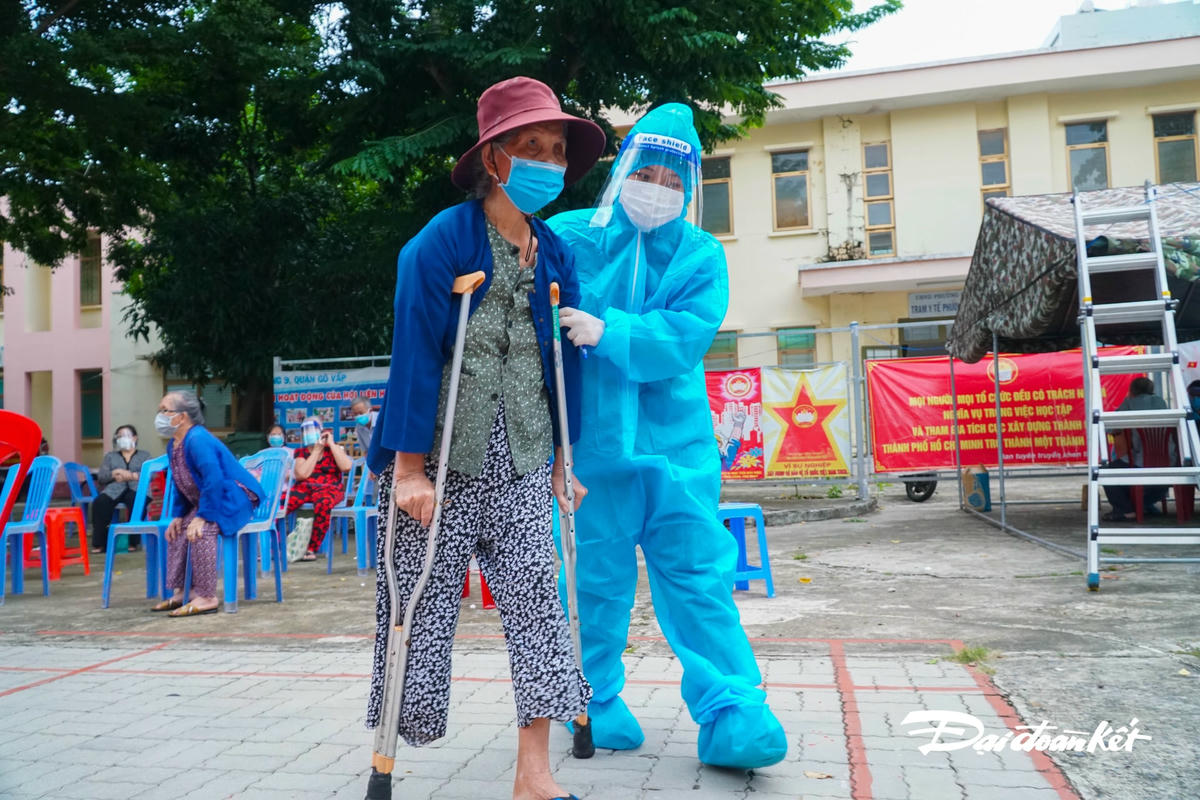 Và điều ra khỏi điểm tiêm.