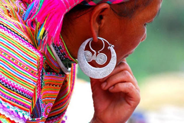 Độc đáo trang sức người Mông