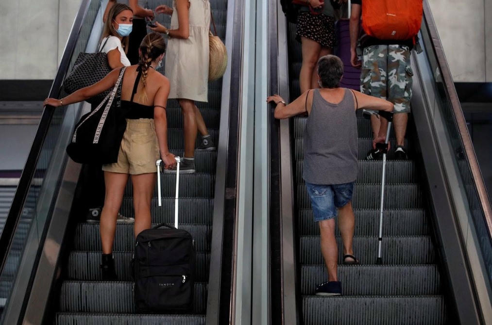 Quyết định bất ngờ của Anh khiến nhiều du khách không kịp xoay xở. (Nguồn: Reuters).