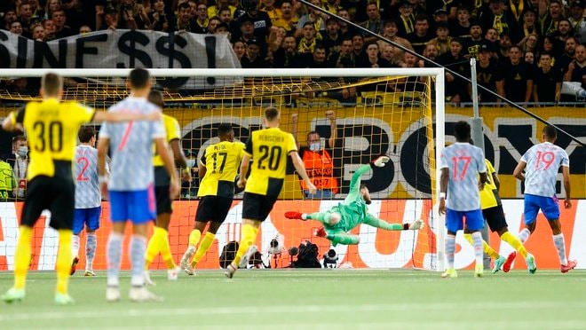 Young Boys có bàn gỡ hòa ở phút 66 nhờ hàng thủ của MU phạm sai lầm.