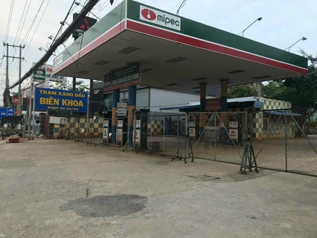 Quốc lộ 13 (phường Vĩnh Phú, TP.Thuận An, Bình Dương) chiều 10/2 vẫn đóng cửa chưa rõ lý do.