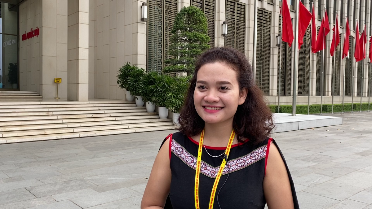 Đại biểu Y Byen về dự Đại hội đại biểu các dân tộc thiểu số lần thứ II năm 2020.