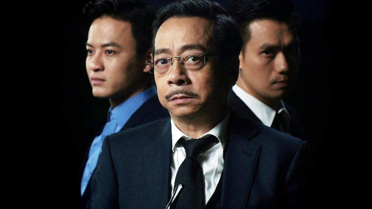 NSND Hoàng Dũng (giữa) trong phim Người phán xử.