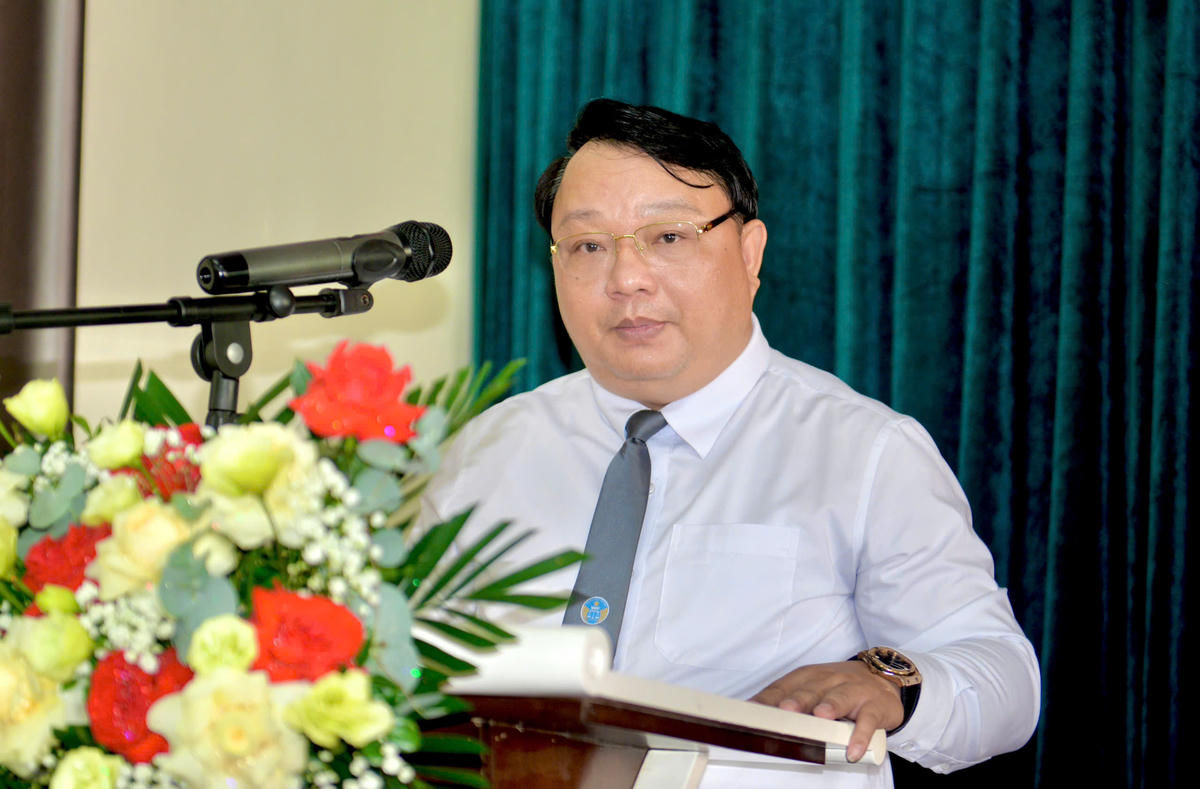 Luật sư Vũ Hữu Quý, Chủ nhiệm Đoàn Luật sư tỉnh Quảng Ninh phát biểu tại lễ khai giảng. Ảnh: Ngọc Anh.