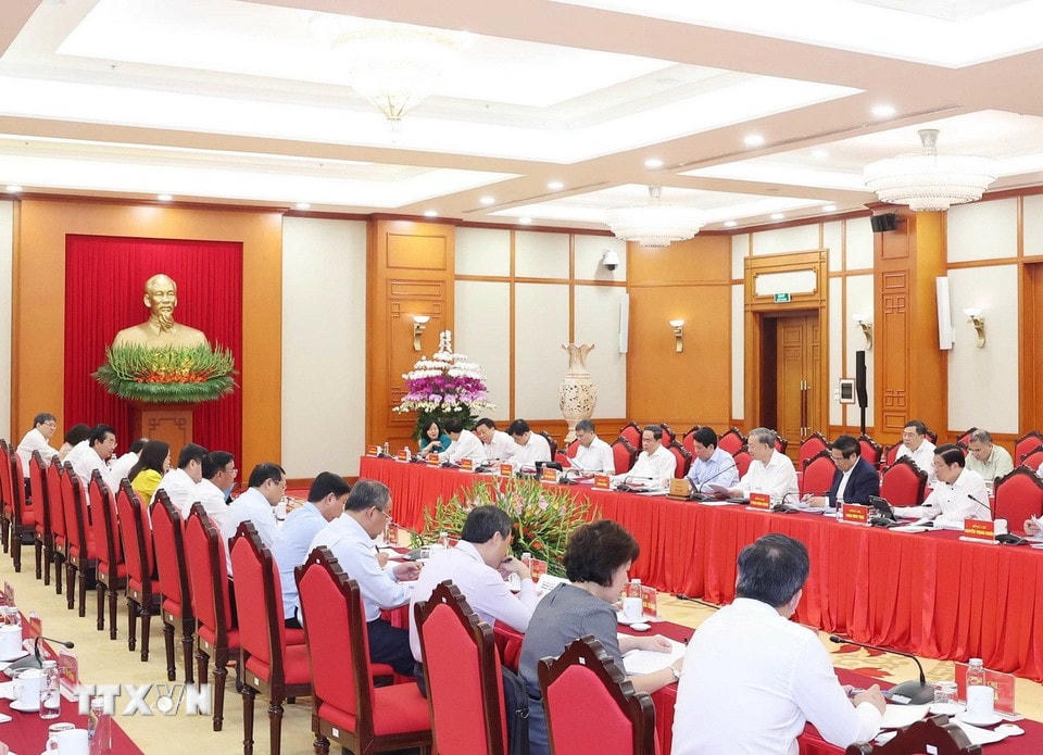 Tổng Bí thư Tô Lâm chủ trì cuộc làm việc của Bộ Chính trị với Ban Thường vụ Đảng ủy các cơ quan Đảng Trung ương. (Ảnh: Thống Nhất/TTXVN)