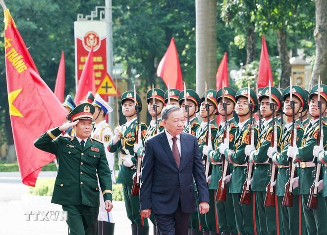 Lễ đón Tổng Bí thư Tô Lâm đến dự Lễ kỷ niệm 80 năm Ngày truyền thống Bộ Tổng Tham mưu Quân đội Nhân dân Việt Nam. (Ảnh: Thống Nhất/TTXVN) ttxvn-0609-tong-bi-thu-bo-tong-tham-muu-9.jpg