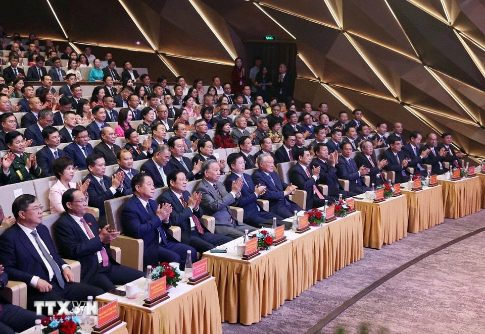 Tổng Bí thư Tô Lâm và các đại biểu tham dự buổi lễ. (Ảnh: Thống Nhất/TTXVN)