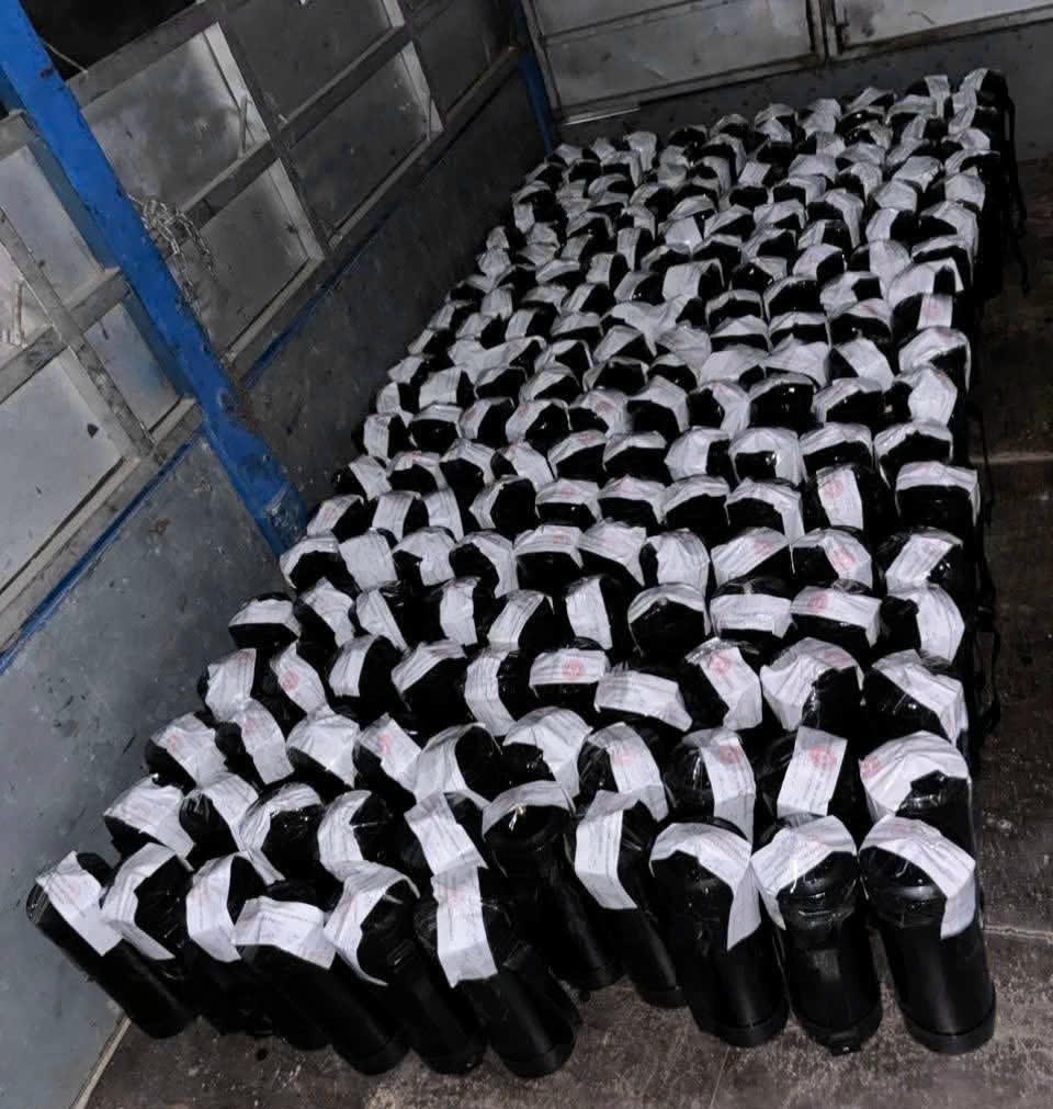 Tang vật khí cười thu giữ trong vụ án. Ảnh: Nguyễn Tú.