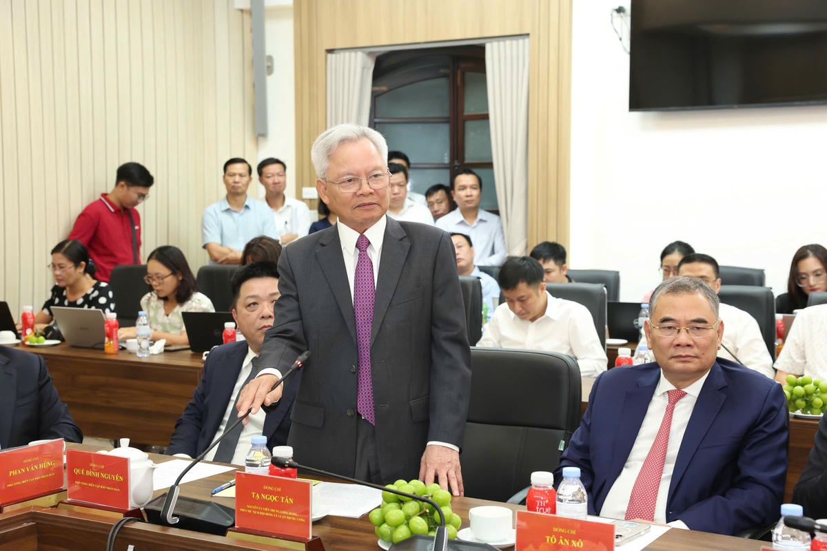 Giáo sư-Tiến sỹ Tạ Ngọc Tấn, nguyên Ủy viên Trung ương Đảng, Phó Chủ tịch thường trực Hội đồng lý luận Trung ương phát biểu. (Ảnh: Mạnh Nguyễn/Vietnam+) manh-nguyen-4.jpg