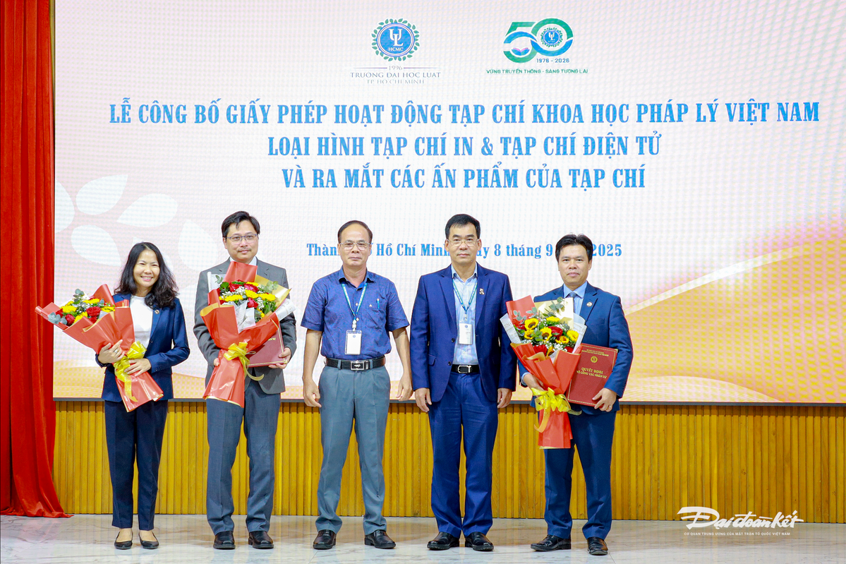 Các thành viên trong Ban Biên tập Tạp chí Khoa học pháp lý Việt Nam