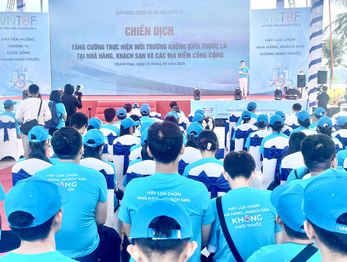 Lễ phát động chiến dịch không khói thuốc tại nhà hàng khách sạn ở Nha Trang. Ảnh: Thùy Trang.