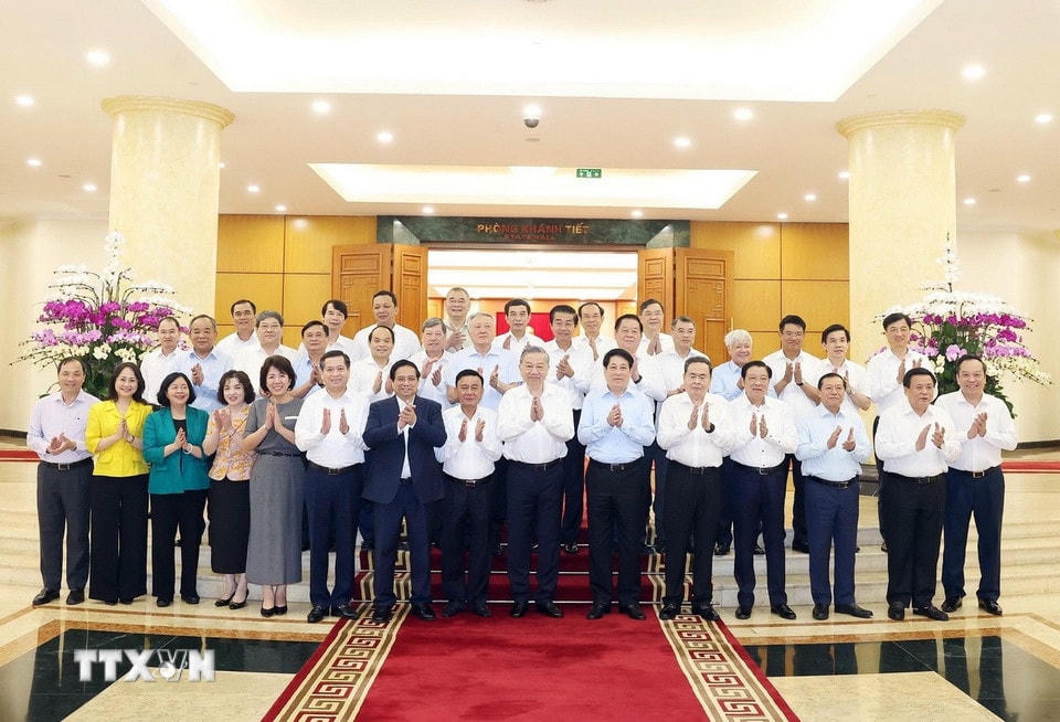 Tổng Bí thư Tô Lâm và các đại biểu chụp ảnh chung. (Ảnh: Thống Nhất/TTXVN)