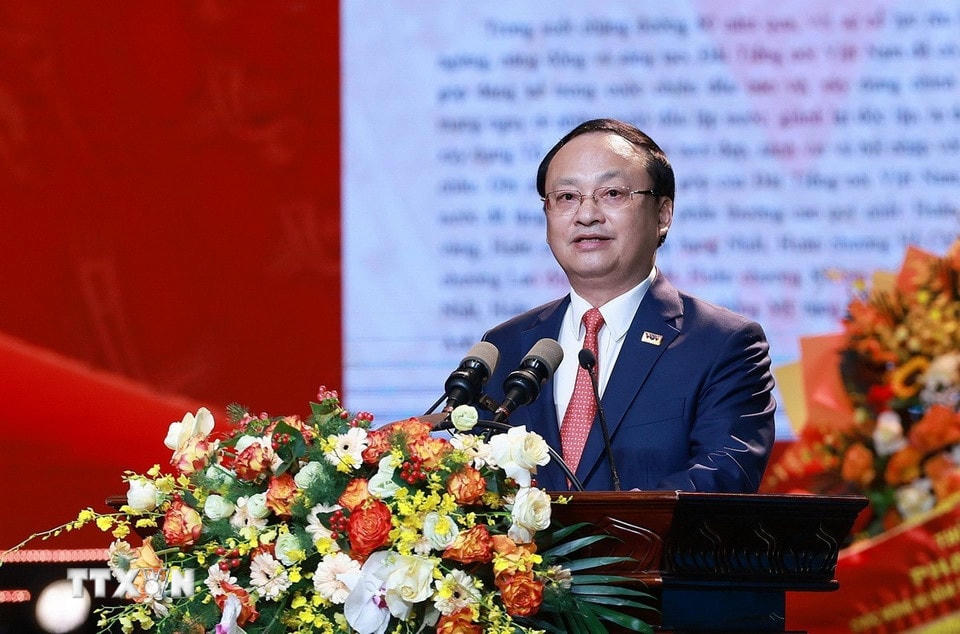 Tổng Giám đốc Đài Tiếng nói Việt Nam Đỗ Tiến Sỹ trình bày diễn văn kỷ niệm 80 năm Ngày thành lập Đài Tiếng nói Việt Nam. (Ảnh: Dương Giang/TTXVN) ttxvn-thu-tuong-du-le-ky-niem-80-nam-ngay-thanh-lap-dai-tieng-noi-viet-nam-2.jpg