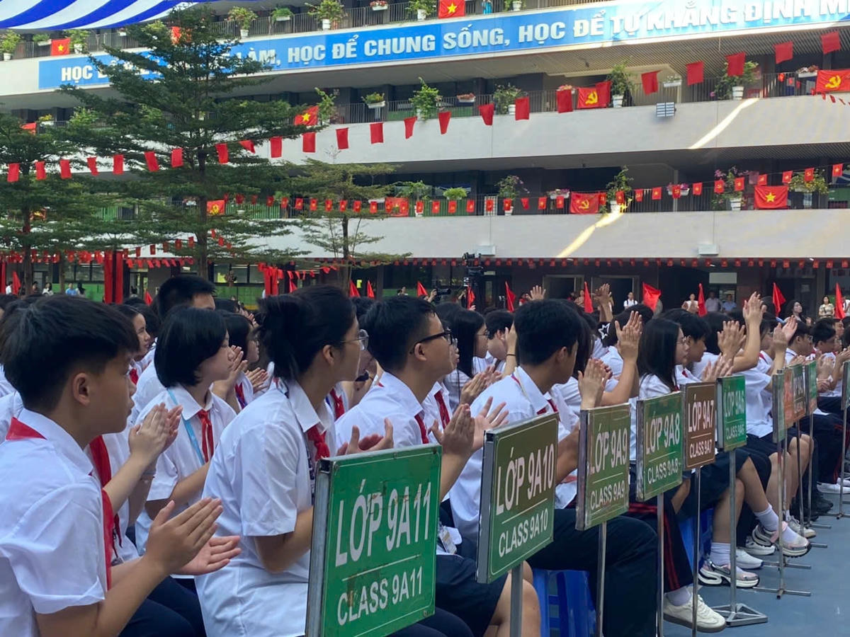 Học sinh Hà Nội dự lễ khai giảng năm học 2025-2026. Ảnh: N.H.