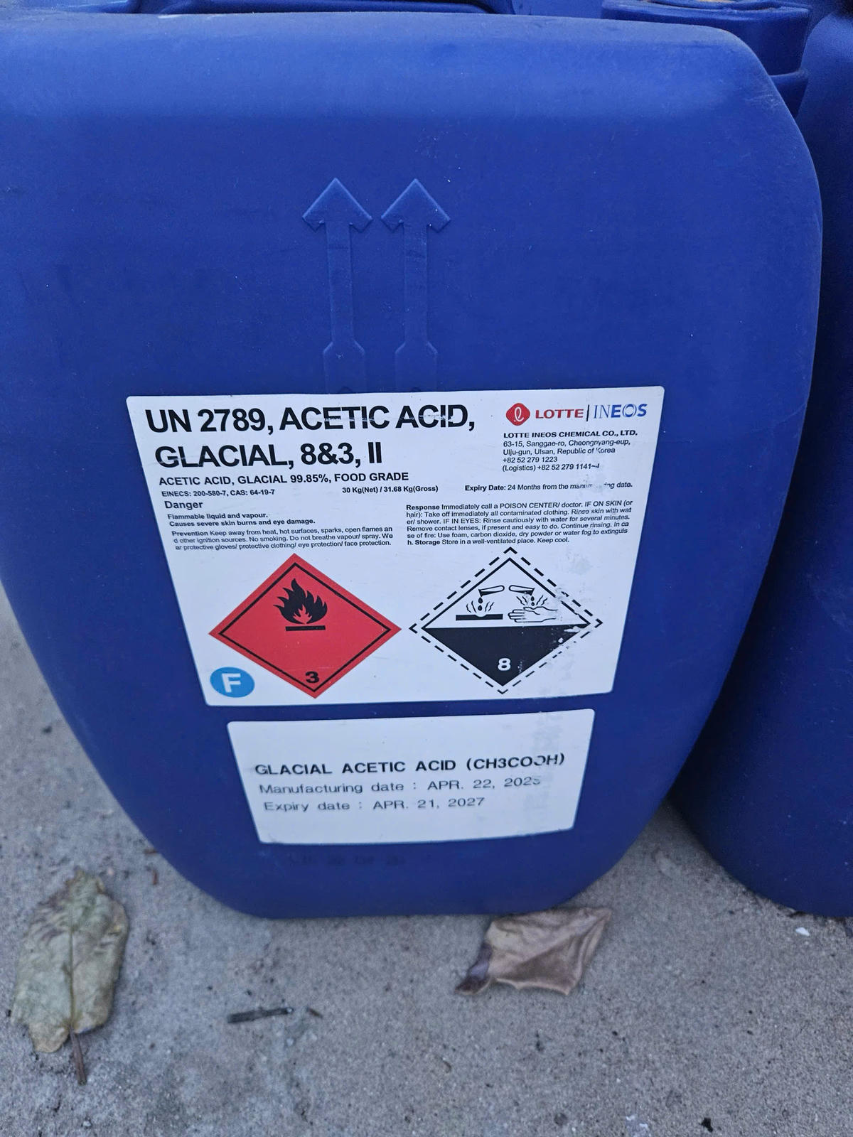 Axit dùng làm nguyên liệu. Ảnh: Nguyễn Tú