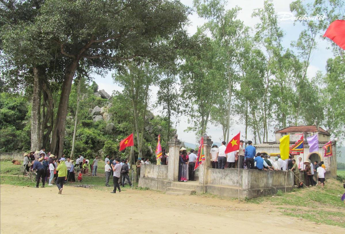 Di tích Đền Song Trung (ở xã Tân Gianh, tỉnh Quảng Trị. Ảnh: X.T