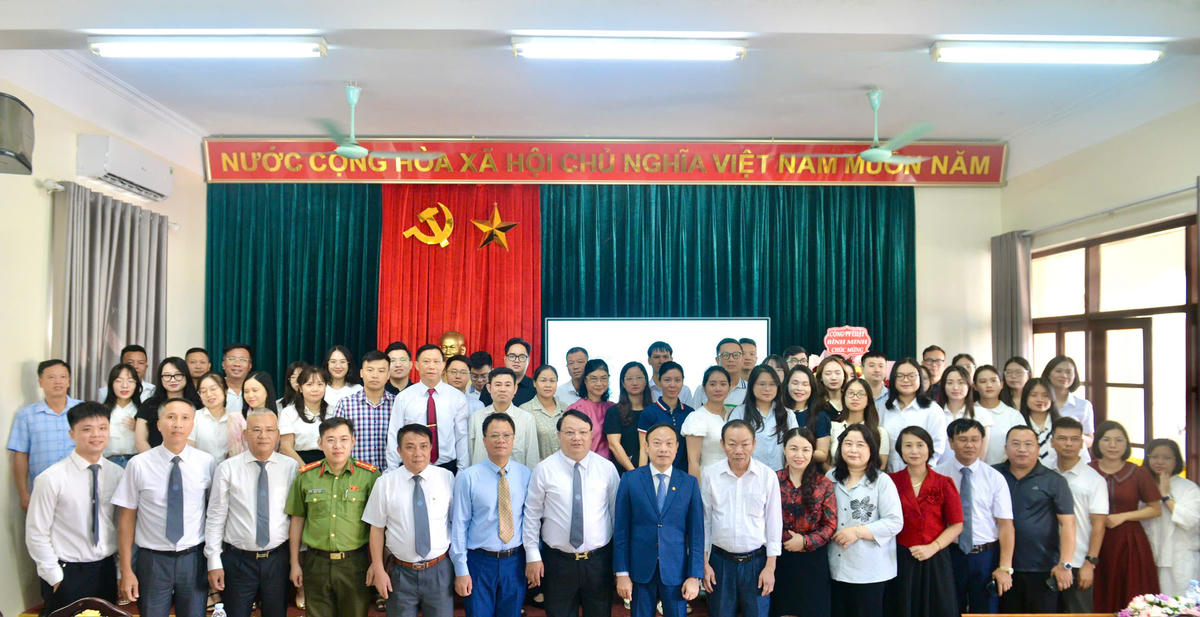 Lớp đào tạo nghề luật sư khóa 27 năm 2025 tại tỉnh Quảng Ninh chụp ảnh lưu niệm. Ảnh: Ngọc Anh.