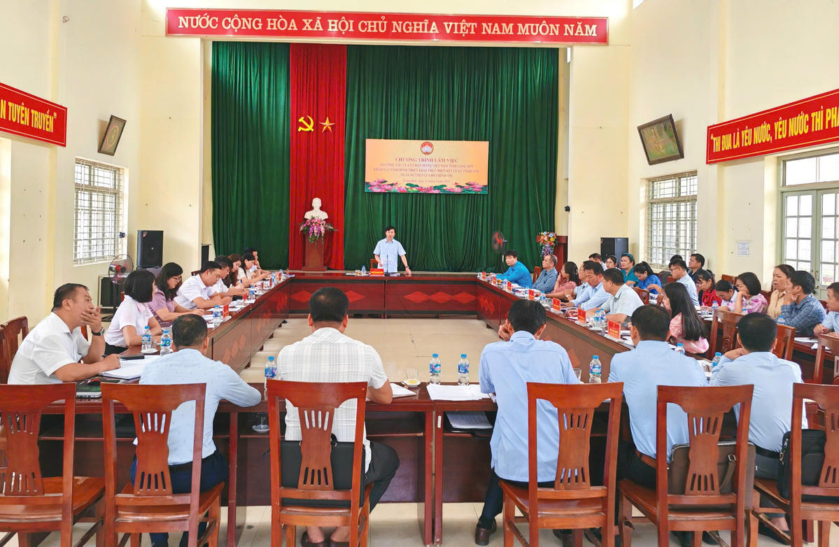 Một buổi làm việc, tháo gỡ khó khăn ở cơ sở sau sáp nhập, hợp nhất, tinh gọn bộ máy của lãnh đạo MTTQ Việt Nam tỉnh Lạng Sơn.