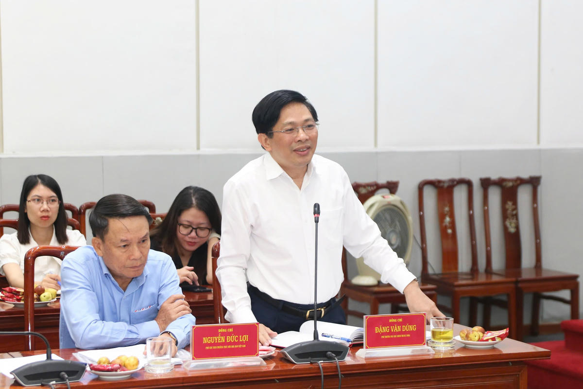 Các đại biểu thảo luận, đóng góp ý kiến tại cuộc họp. Ảnh: Tiến Đạt.