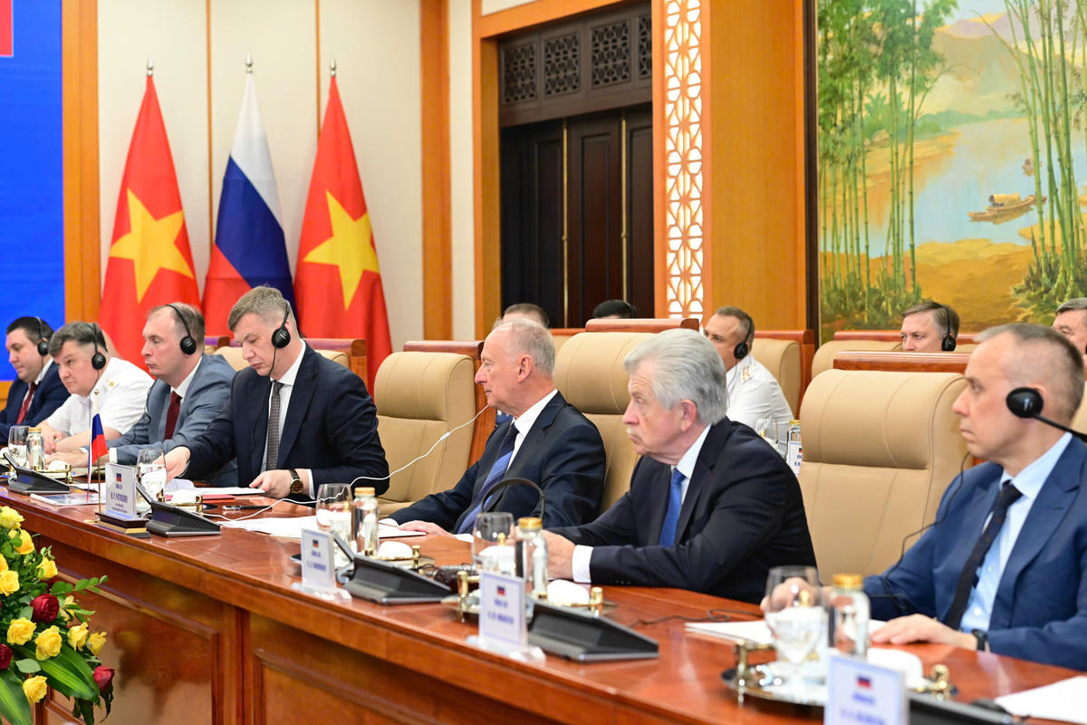 Trợ lý Tổng thống, Chủ tịch Hội đồng Biển Liên bang Nga Nicolai Patrushev và đoàn đại biểu Liên bang Nga tại hội đàm. Ảnh: Việt Trung.