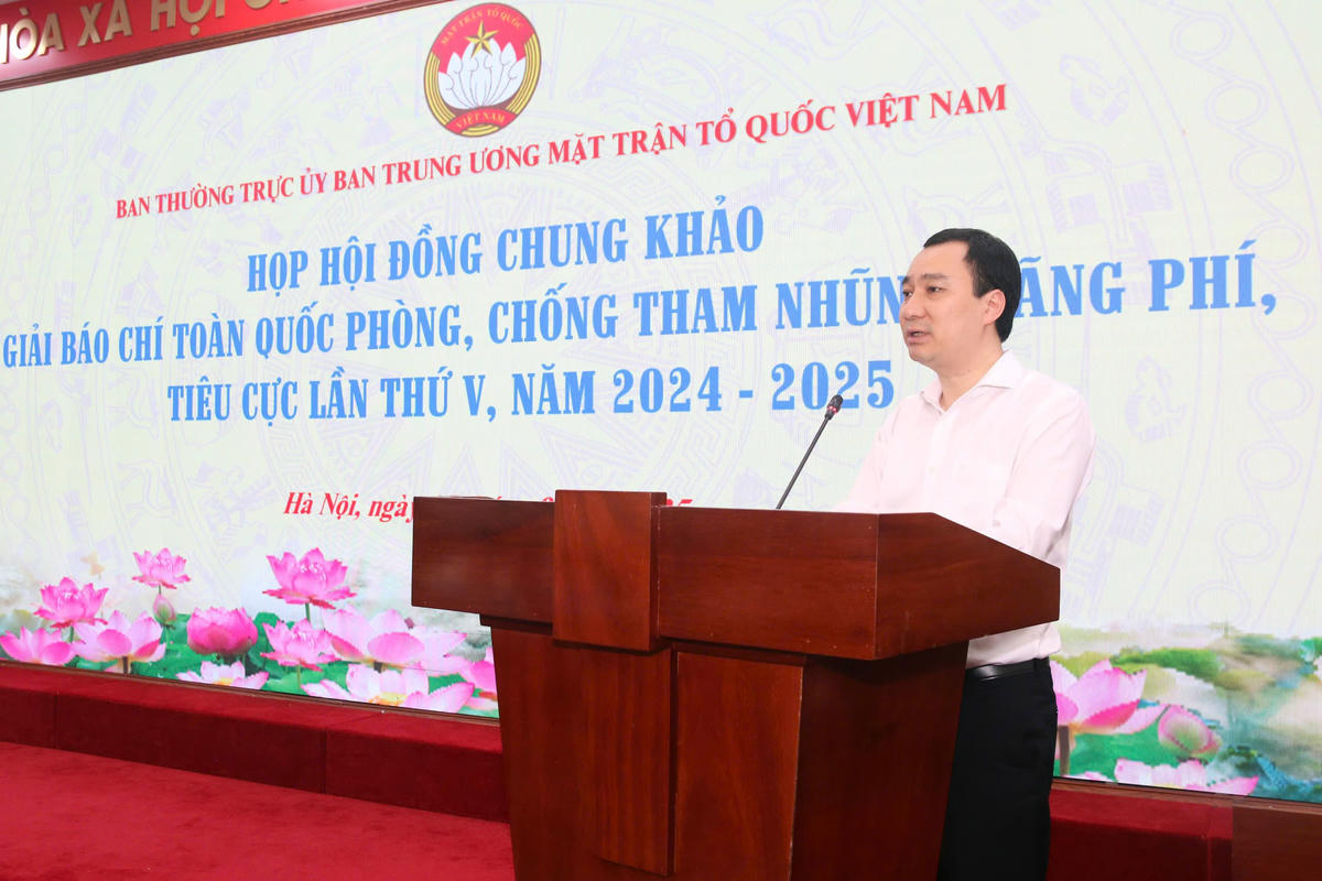 Ông Vũ Văn Tiến, Trưởng ban Tuyên giáo UBTƯ MTTQ Việt Nam phát biểu tại cuộc họp. Ảnh: Tiến Đạt.