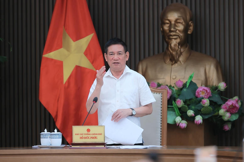 Phó Thủ tướng Hồ Đức Phớc đề nghị Bộ Tài chính nghiên cứu, tiếp thu ý kiến của các bộ ngành, địa phương, khẩn trương hoàn thiện dự thảo, phối hợp với các cơ quan liên quan trình xin ý kiến các thành viên Chính phủ trong ngày mai (16/9). Ảnh: VGP/Trần Mạnh.