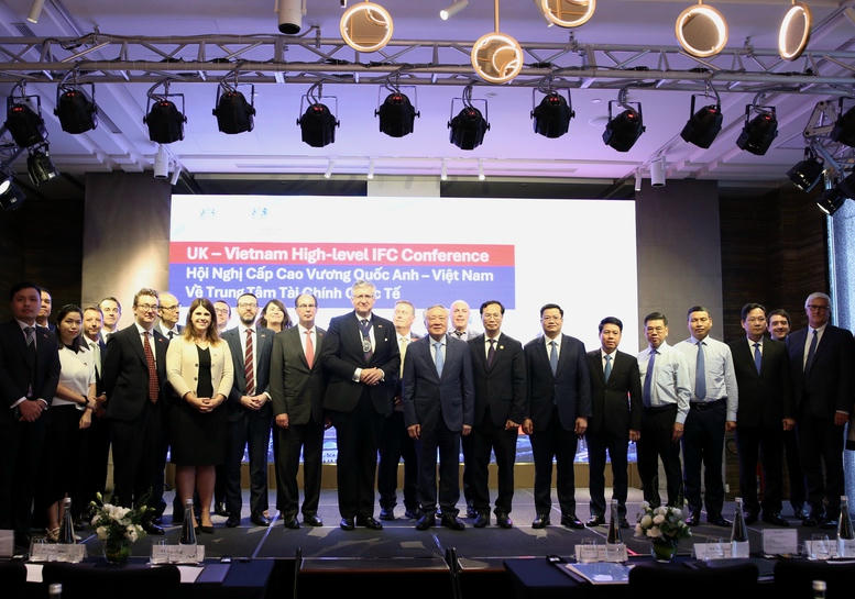 Phó Thủ tướng Thường trực Nguyễn Hòa Bình cùng các đại biểu dự Hội nghị. Ảnh: VGP/Nhật Bắc.