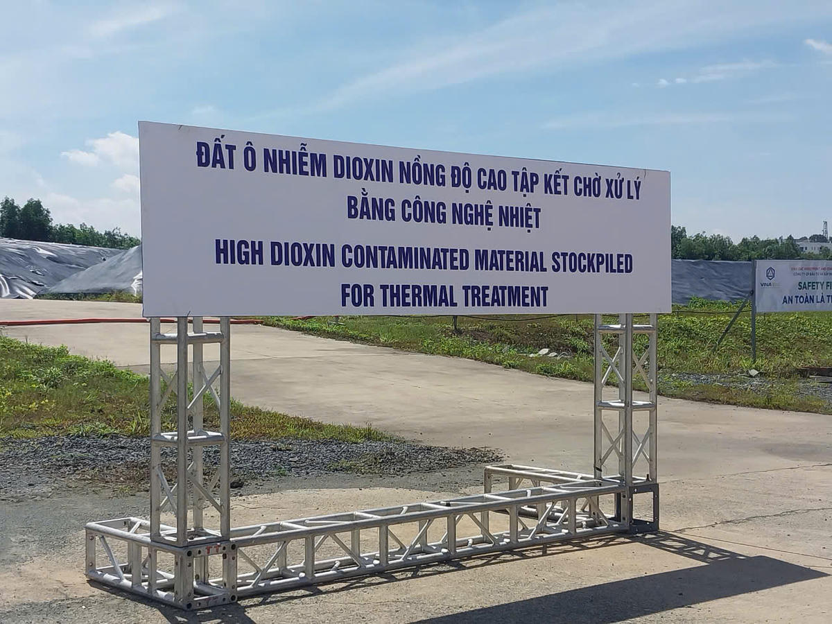 Khu vực đất nhiễm dioxin tại Sân bay Biên Hòa chờ xử lý bằng công nghệ nhiệt. Ảnh: S.X.