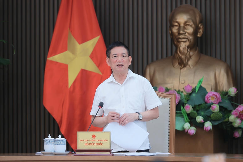 Phó Thủ tướng Chính phủ Hồ Đức Phớc chủ trì cuộc họp với các bộ ngành, địa phương về Nghị định sửa đổi, bổ sung một số điều của Nghị định số 85/2025/NĐ-CP ngày 08/4/2025 của Chính phủ quy định chi tiết thi hành một số điều của Luật Đầu tư công. Ảnh: VGP/Trần Mạnh.