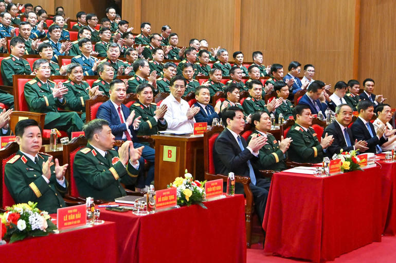 Chủ tịch nước Lương Cường và các đại biểu dự Lễ khai giảng năm học 2025-2026 Học viện Quốc phòng.(Ảnh: Thủy Nguyên)