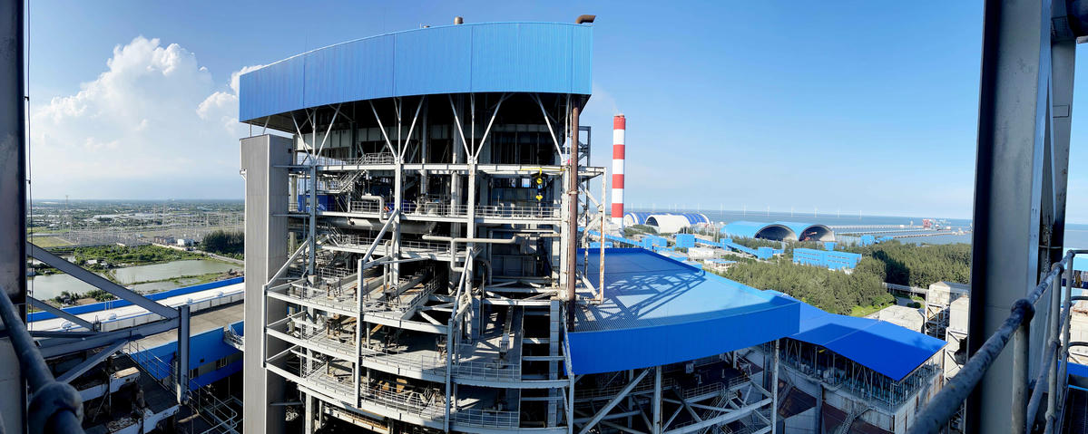 Một góc Nhà máy Nhiệt điện Duyên Hải 1 nhìn từ trên cao. Ảnh: Trung Kiên. 